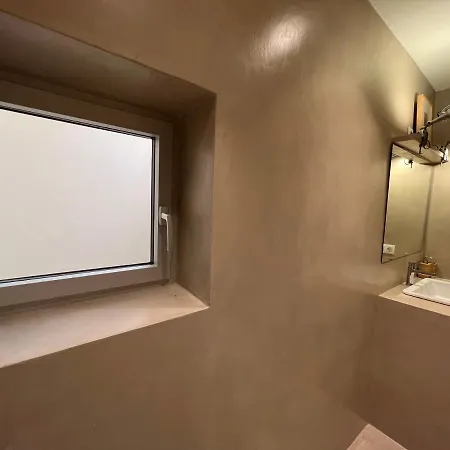 Apartment Impals 12 Pals